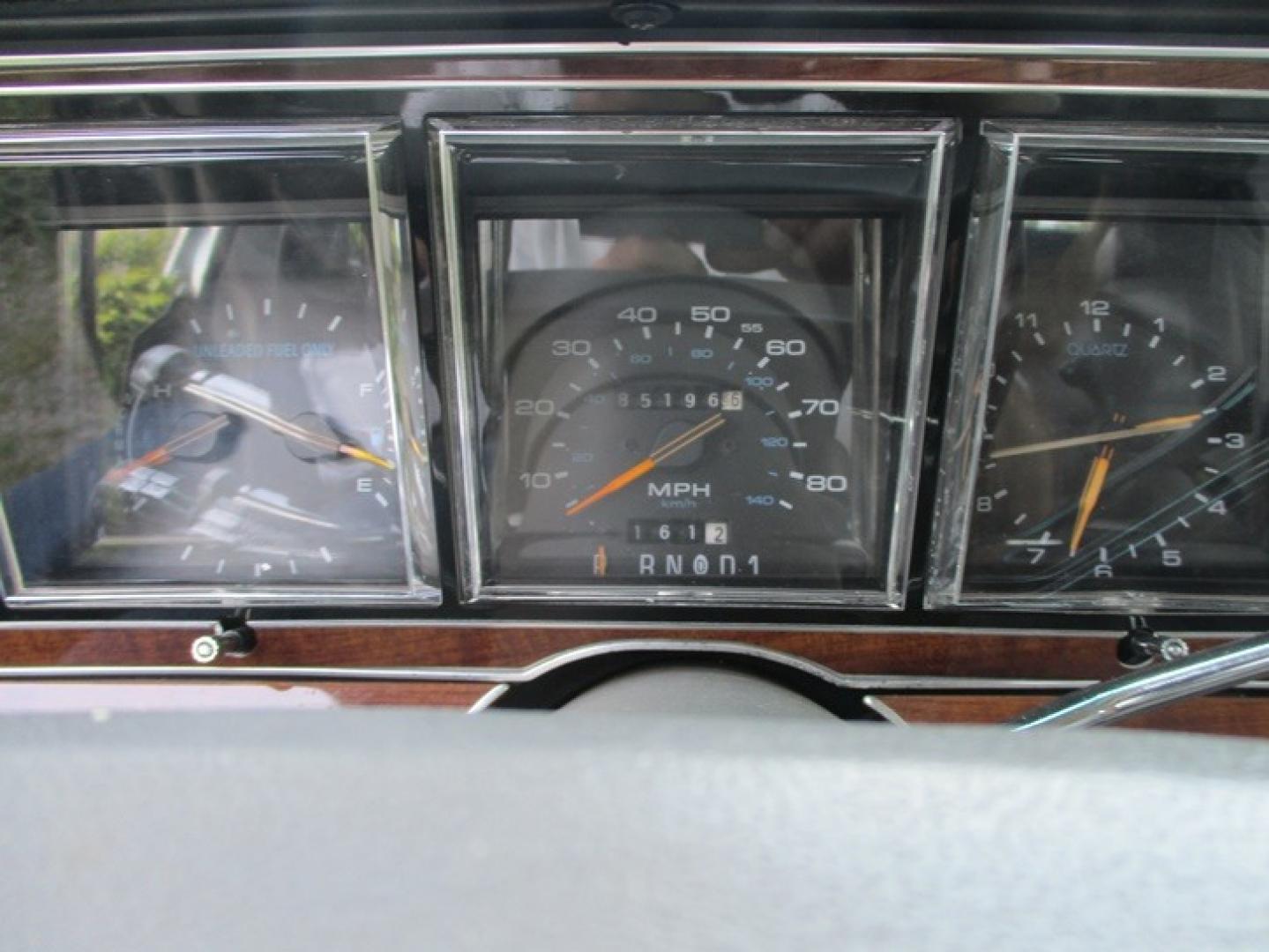 1989 Silver Frost /Titanium Lincoln Town Car (1LNBM81F5KY) with an V8 engine, Automatic transmission, located at 1725 US-68 N, Bellefontaine, OH, 43311, (937) 592-5466, 40.387783, -83.752388 - 1989 LINCOLN LUXURY TOWN CAR 5.0L V8, AUTO, Midnight Black Carriage Roof, Silver Frost -Titanium leather 6-way twin comfort recliner driver & passenger seats, AM/FM/CASS, Power Antenna, PW, PL, Power Deck Release, Tilt Steering Fingertip Speed Control, Wire Wheel Covers. - Photo#9